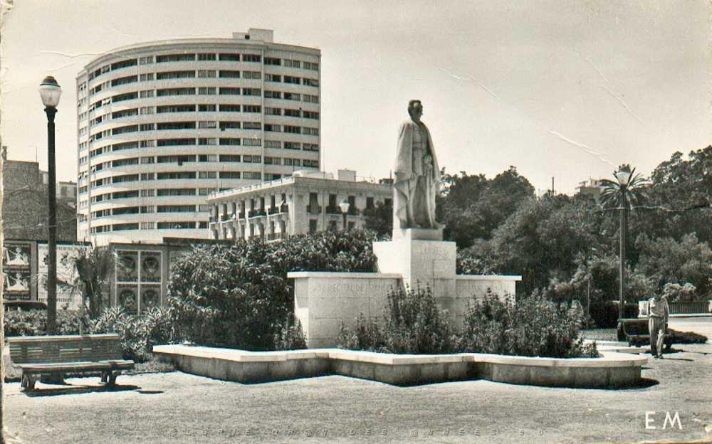ORAN SQUARE DU MARECHAL LYAUTEY.JPG